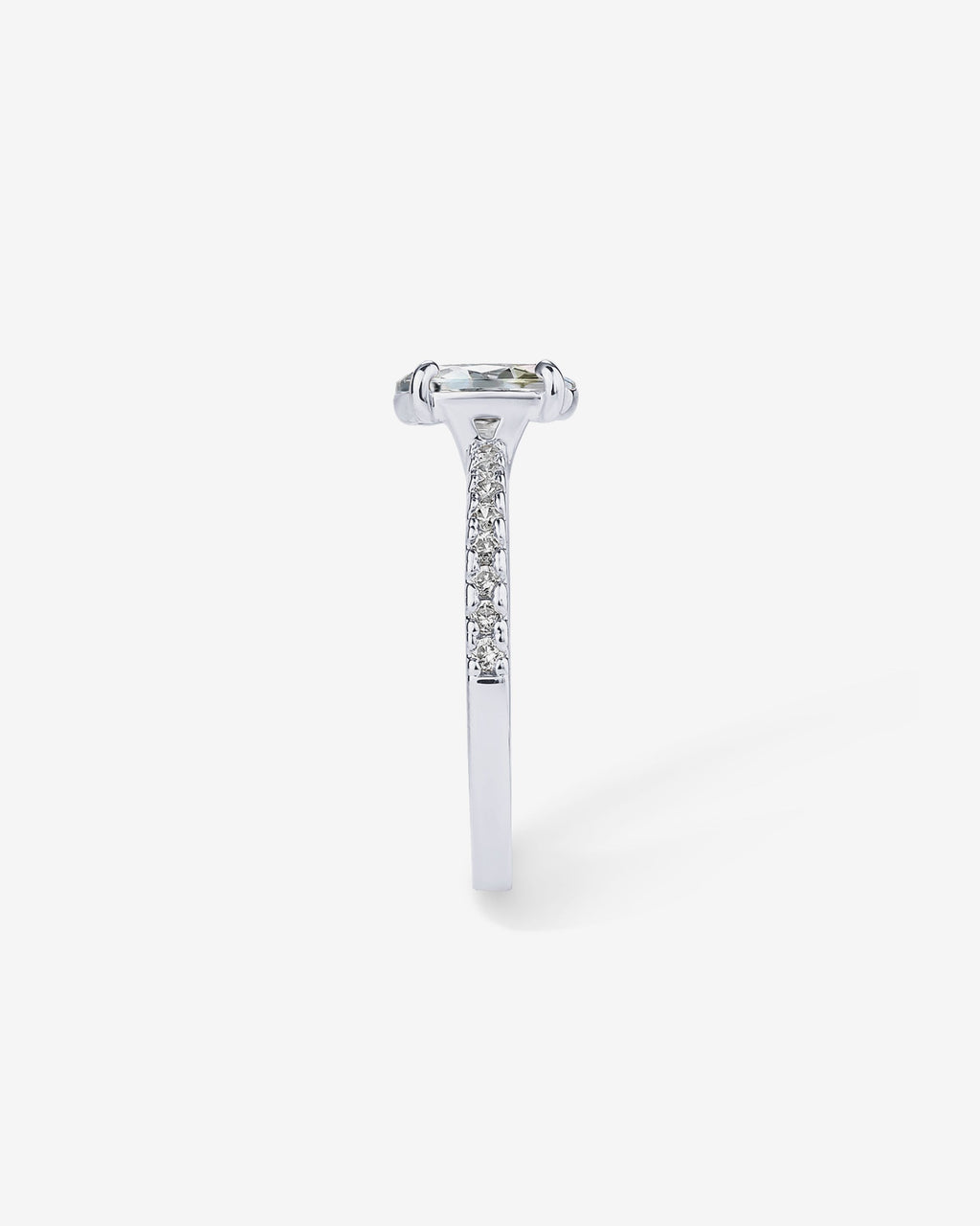 Azira Oval Ring