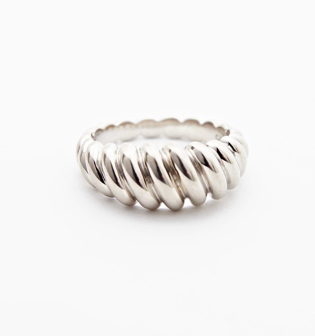 Swell Twist Ring
